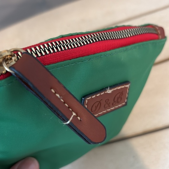 💚Dooney & Bourke Green Zip Cosmetic pouch - Picture 4 of 7